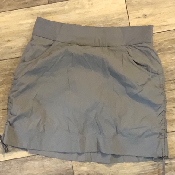 Columbia gray skort. Omni-shield with advanced repellency. Size S - Picture 1 of 6